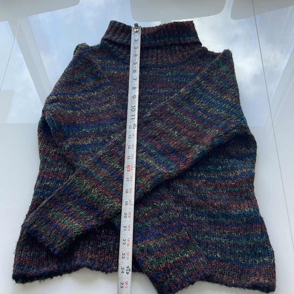 Beautiful pattern Sweater - Picture 4 of 10